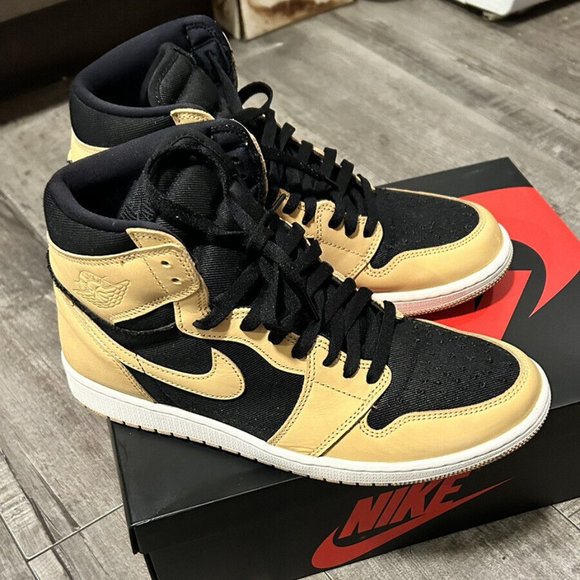 Athletic_Shoes